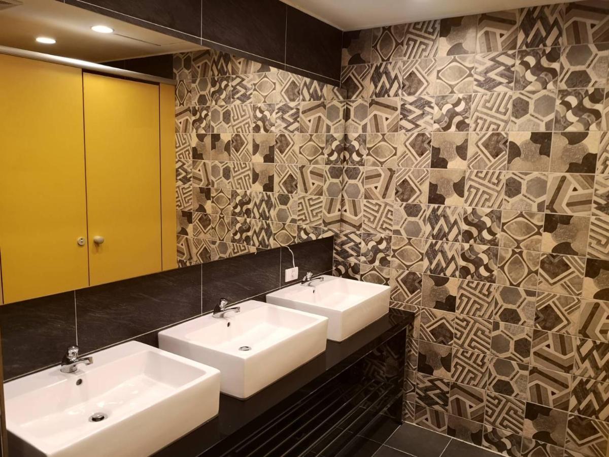 Hotel Half Тайджун Екстериор снимка